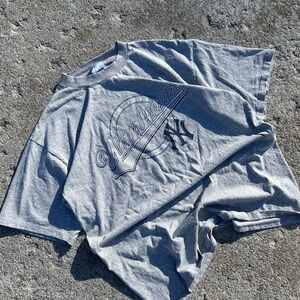 Vintage Gray Yankees Graphic T-Shirt